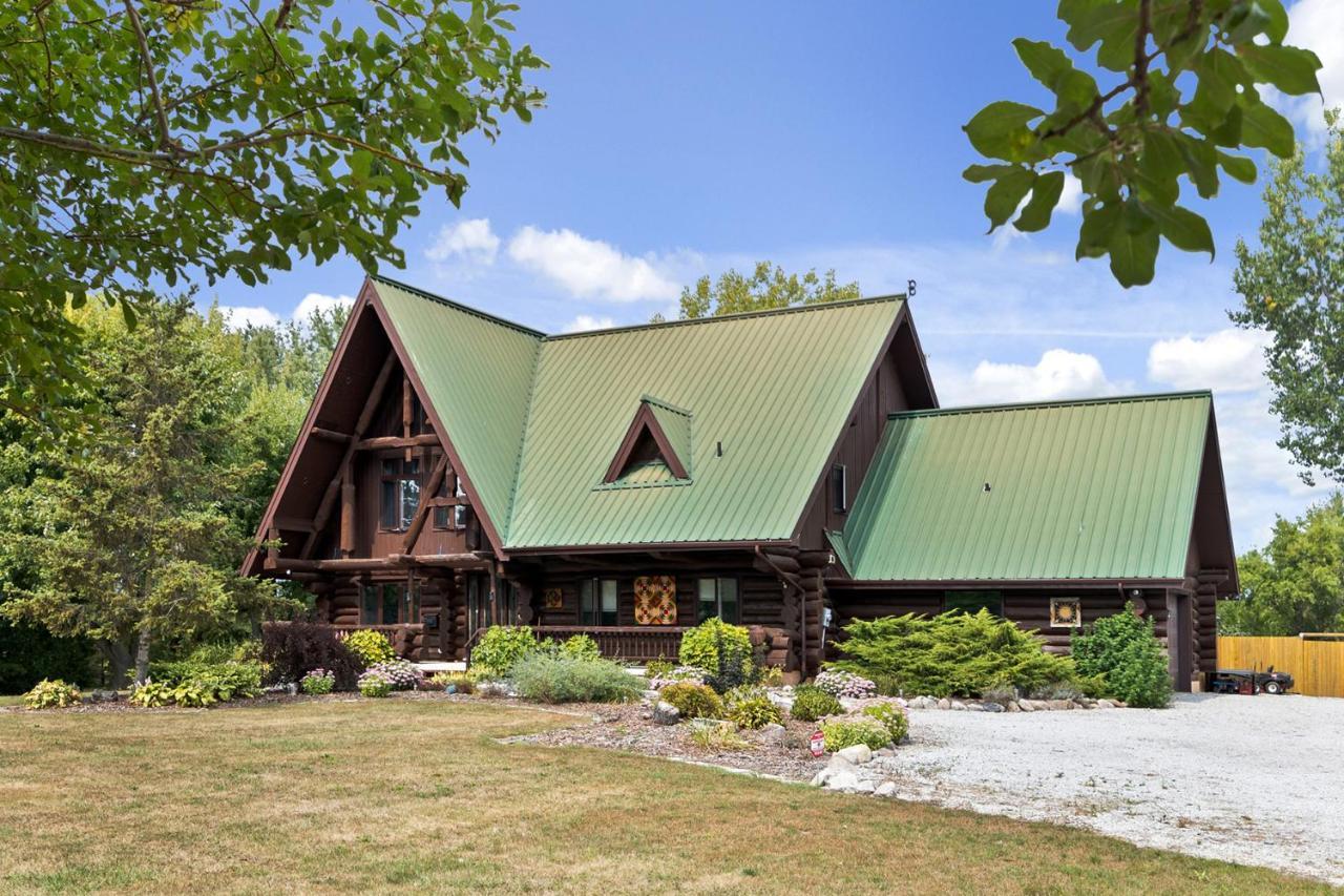 The Lodge At Lakeshore Belle River 外观 照片