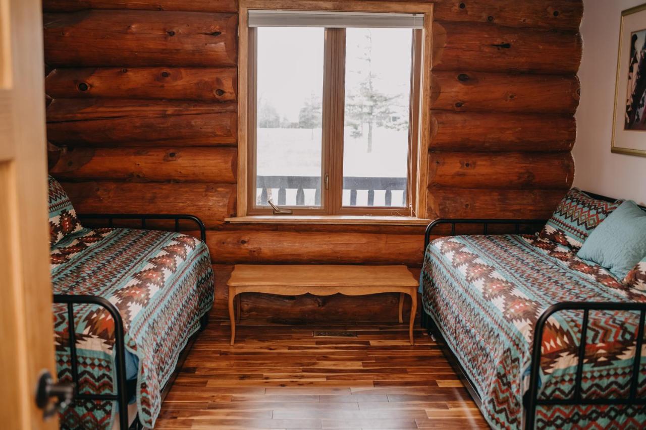 The Lodge At Lakeshore Belle River 外观 照片